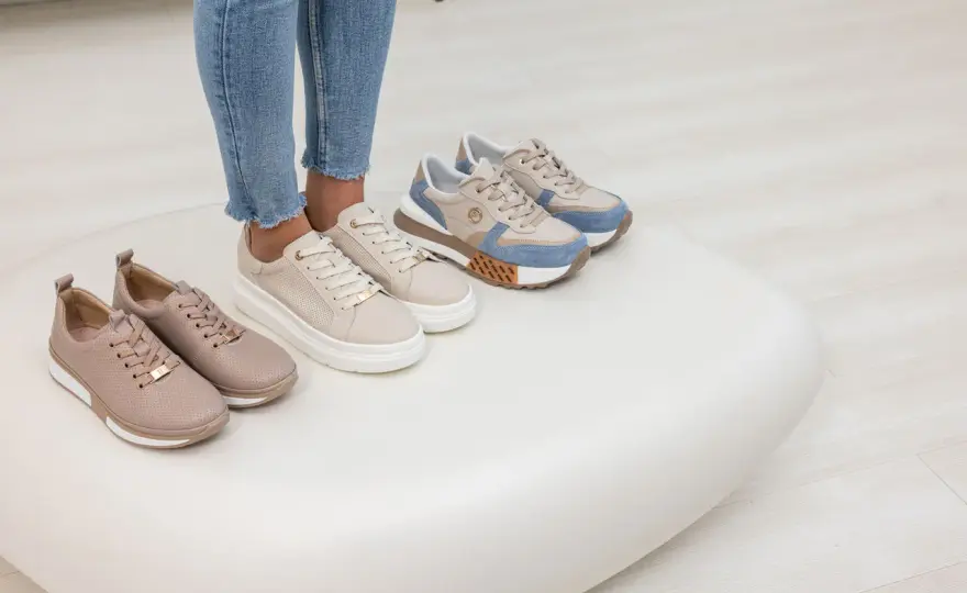 Jak wyglądają sneakersy? Rozpoznaj je i wybierz idealne!